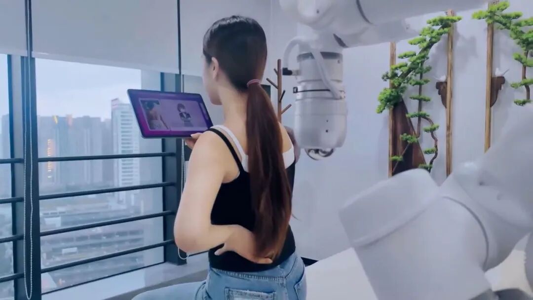 以3D视觉重塑个性化理疗体验  光鉴科技助力具身风暴打造星耀AI理疗机器人